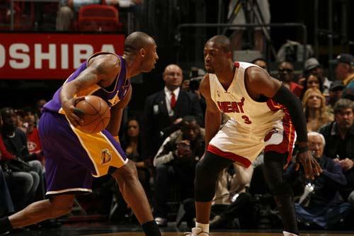 葡体中场西蒙斯：拜仁是支非常强大的球队，我们可以昂首离开（葡体中场西蒙斯：拜仁极具实力，我们依旧能昂首离场）