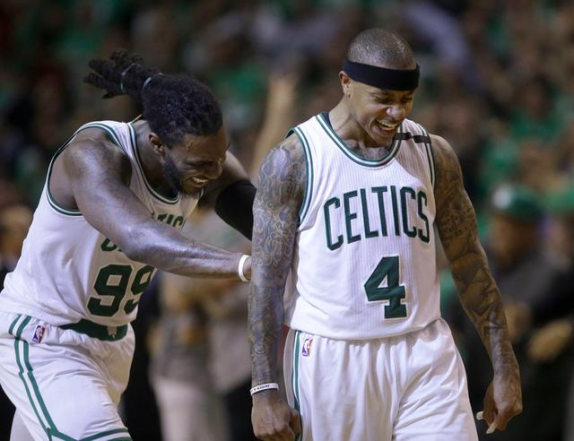 外线开炮！徐杰手感火热独中3记三分 帮助广东扩大优势（徐杰外线火力全开！连中三记三分助广东拉开分差）