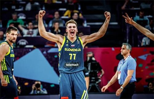 德甲最快10次帽子戏法排名：凯恩76场居首，盖德-穆勒161场（德甲10次帽子戏法达成速度榜：凯恩76战第一，盖德-穆勒161战）