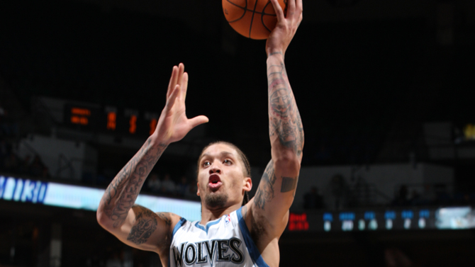 从乒坛大魔王到家庭主妇，张怡宁一身名牌买菜，结婚后被宠成宝（昔日乒坛大魔王化身贤内助：张怡宁穿戴大牌买菜，婚后被捧在手心）