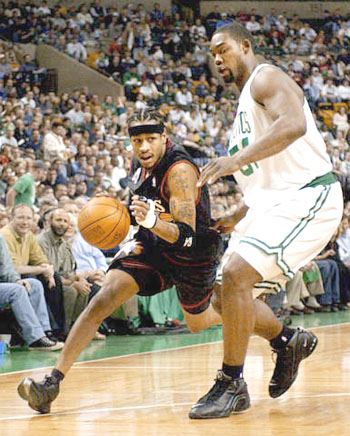 维尼修斯遭受外界批评，队友纷纷在社交网站上对其表示支持（维尼修斯饱受质疑，队友社媒集体声援）