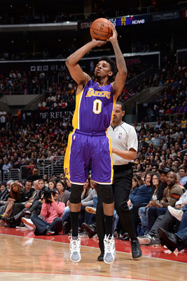 官方：受大雾影响，巴萨前往客场的航班将延迟一个小时起飞（官方通报：大雾导致巴萨客场航班起飞延迟1小时）