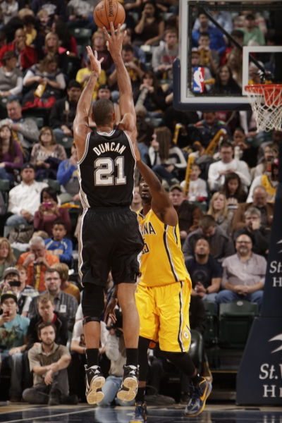 意甲登顶！让2追3 米兰3-2客胜都灵反超两强 普利西奇替补双响（米兰客场3-2逆转都灵登顶意甲：一战反超两强，普利西奇替补梅开二度）