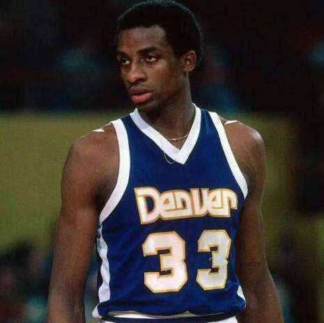 格策再遇弗里克，欧冠对决引回忆（格策欧冠再会弗里克，旧忆涌现）