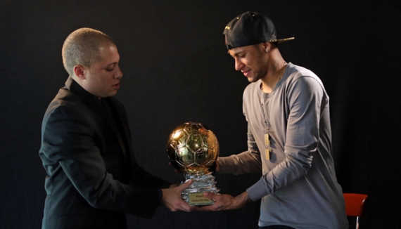 曼联vs樱桃全场数据：控球率56-44，射门15-14（曼联战樱桃技术统计：控球56%-44%，射门15比14）