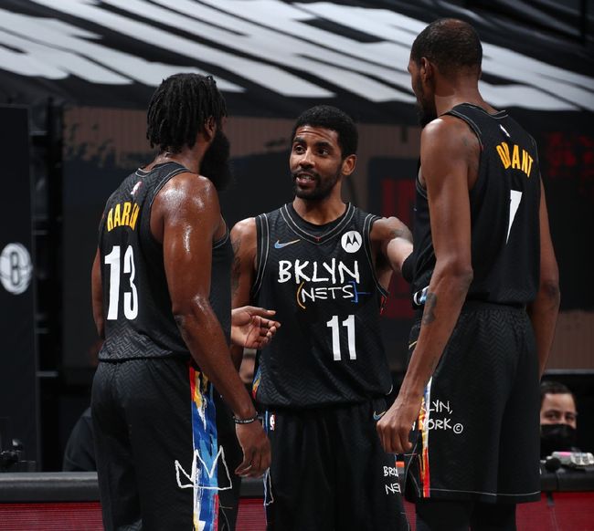 巴萨vs阿拉维斯：莱万、亚马尔、拉菲尼亚首发，贝尔纳尔出战（巴萨战阿拉维斯：莱万、亚马尔、拉菲尼亚先发，贝尔纳尔登场）