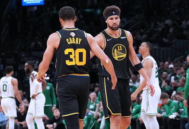 NBA漫谈 ｜ NBA十大最强变向！艾弗森连续晃倒对手的离谱突破！（NBA聊球 ｜ 十大顶级变向盘点：艾弗森连续晃倒对手的离谱突破）