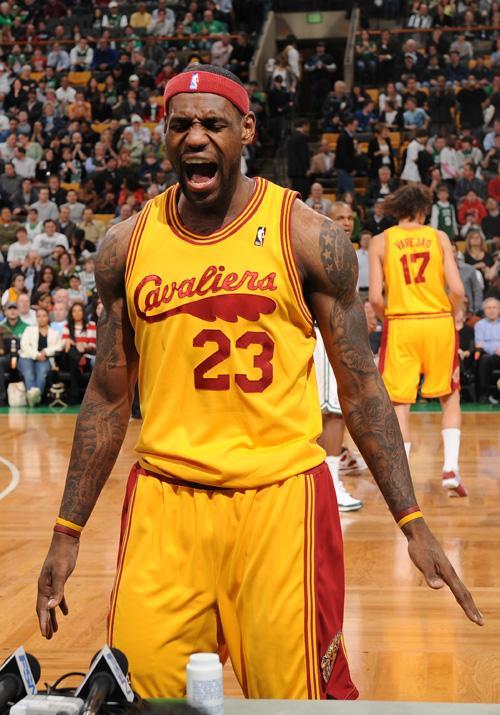 托蒂：罗马会退出争冠行列，国米、那不勒斯和米兰将战斗到底（托蒂：罗马已无缘争冠，国米、那不勒斯与米兰将战至最后）