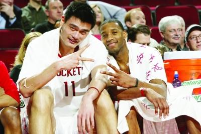 基德：浓眉与加福德搭档效果目前很糟糕，浓眉仍暂需打中锋（基德称浓眉与加福德配合不理想，短期内浓眉仍将出任中锋）