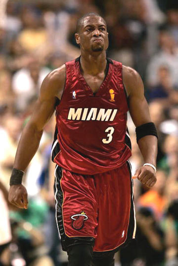 阿莫林抱头无奈！曼联队长补时踢飞空门+2次高射炮 尴尬40射门0球（阿莫林无奈抱头：曼联队长补时空门打飞再轰两脚高射炮，40次射门仍无进球）