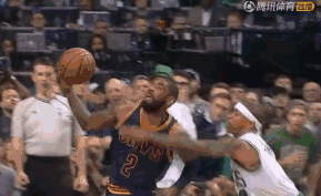 马卡：贝林和姆巴佩被拽倒均未获点，皇马对裁判非常愤怒（马卡报：贝林厄姆与姆巴佩遭拉倒均未判点球，皇马怒批裁判）