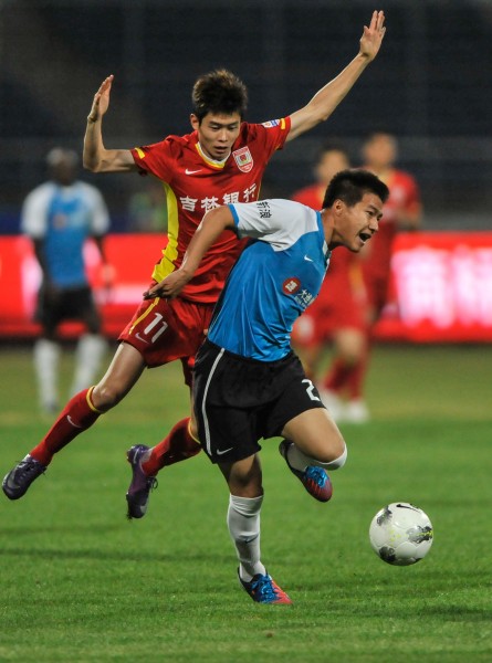 挪超前瞻：萨普斯堡德比战意十足，腓特烈斯塔作客欠缺火力（挪超展望：萨普斯堡德比斗志高涨，腓特烈斯塔客场火力不足）