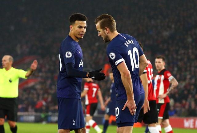 不给机会了？曝阿隆索已失去皇马更衣室掌控权，输曼城或被解雇（阿隆索失去皇马更衣室话语权？若负曼城恐被解雇）