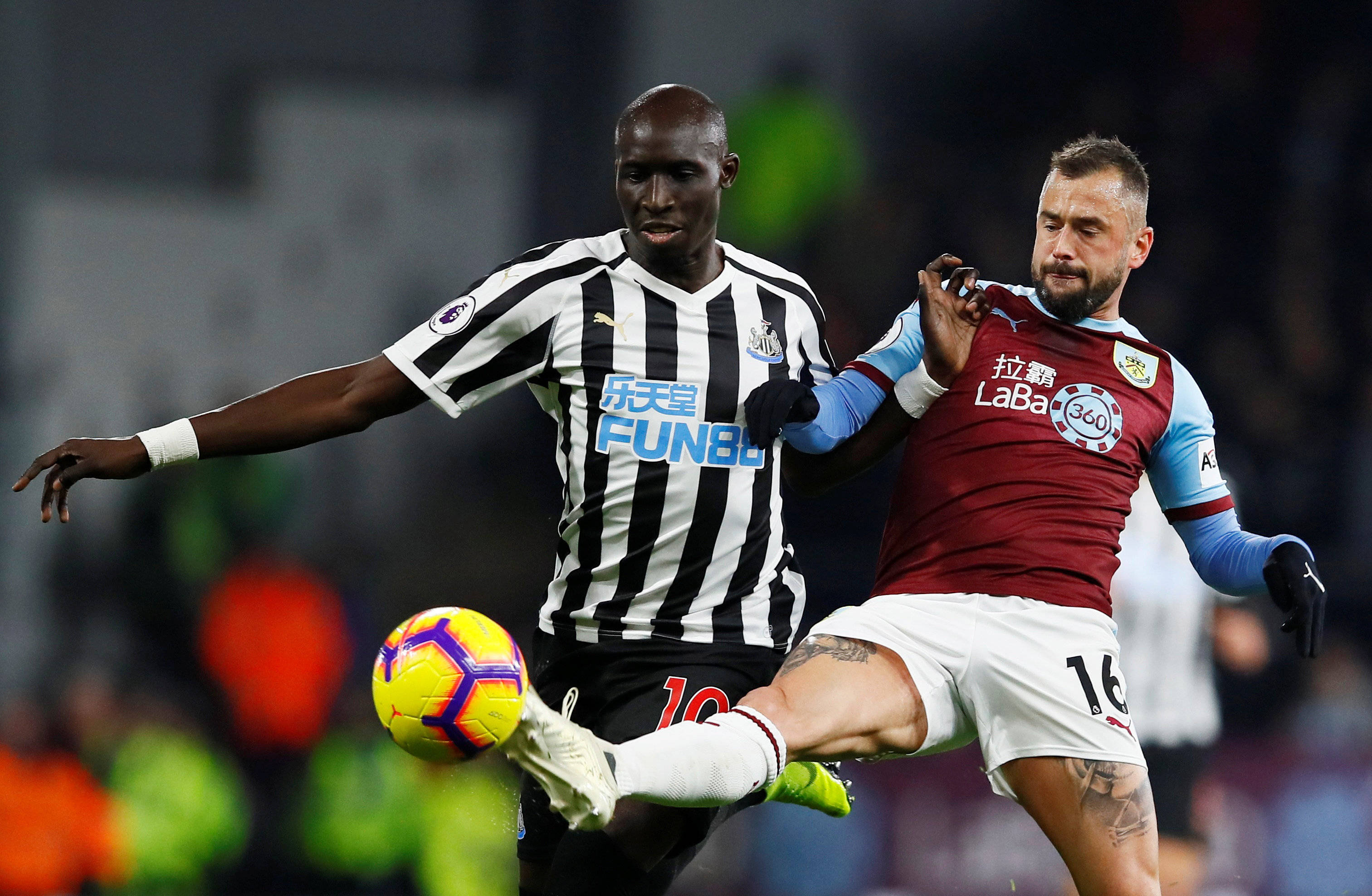 李新翔：我的第一次中超冠军；海港是冠军，连冠无人能撼动（李新翔收获中超首冠：海港加冕，连冠之势难撼）