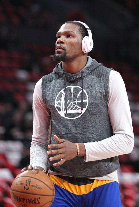 球迷为他唱满整场（全场球迷为他高歌不止）