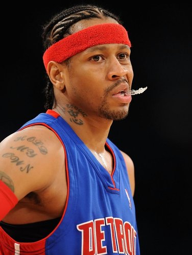 盘点篮球史上十大神奇绝杀（回顾篮球历史上十大不可思议的绝杀）