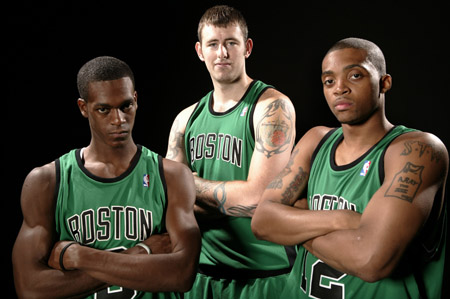 本轮欧冠最佳阵容：姆巴佩、维蒂尼亚领衔，赖斯、库库在列（欧冠本轮最佳阵容出炉：姆巴佩、维蒂尼亚压阵，赖斯、库库入选）