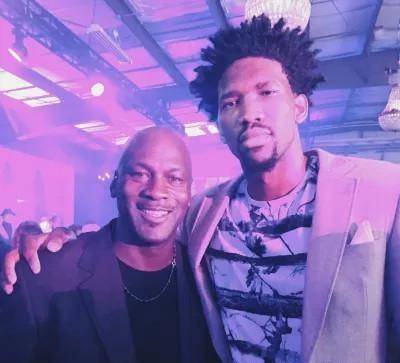 曼联欧联杯小组赛胜负形势分析（曼联欧联杯小组赛胜负格局解析）