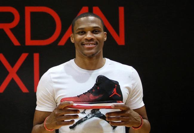 内马尔回应夜店传闻，坦言膝伤恢复艰难获心理援助（内马尔回应夜店传闻：直言膝伤复健艰难，已接受心理支持）