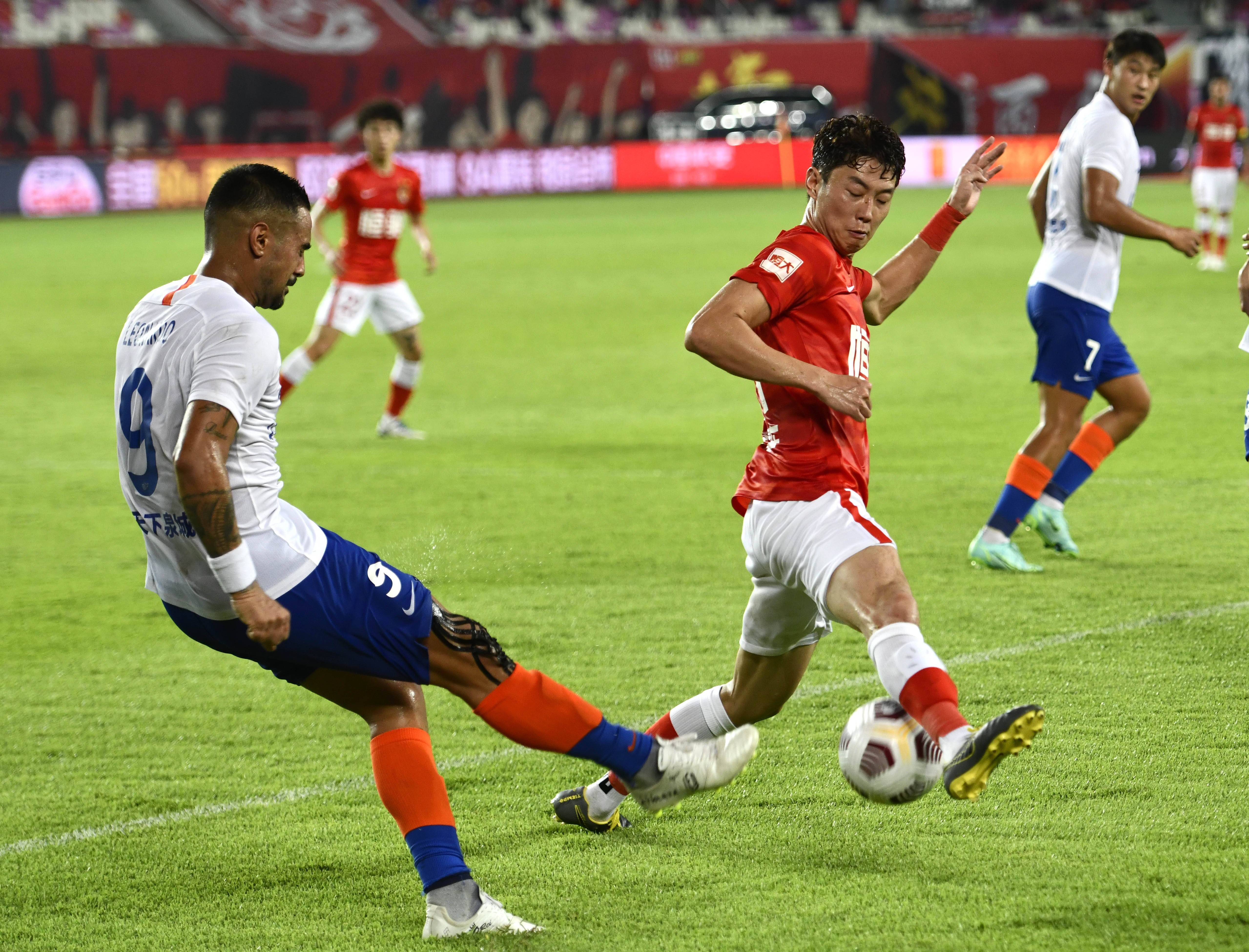 阿根廷联赛冠军队国脚外援已跟国安完成新合同签约！鲁能曾多次求购他遭拒，曾是国家队主力（阿甲冠军队国脚外援已与国安续约，鲁能多次求购遭拒，曾是国家队主力）