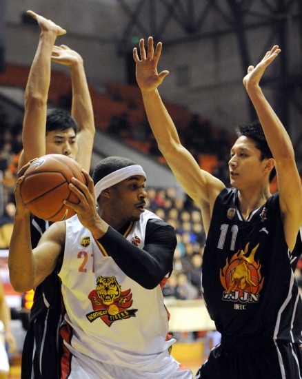 邵佳一谈成为国足主帅：正在家看电脑突然收到700多条信息（邵佳一回忆出任国足主帅：在家看电脑时瞬收700余条消息）